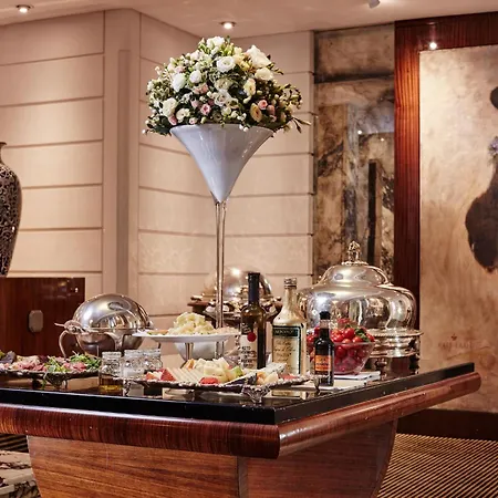 Hotel Lord Byron - Small Luxury Hotels Of The World-3