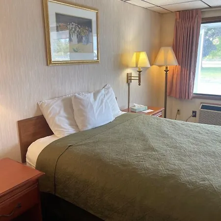 Knights Inn Mackinaw City-3