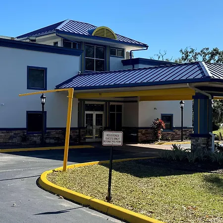 Days Inn By Wyndham Brooksville-3