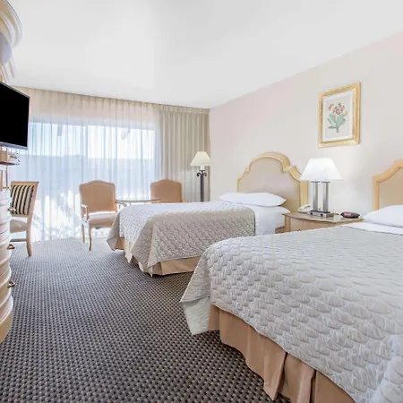 Days Inn By Wyndham Modesto-3