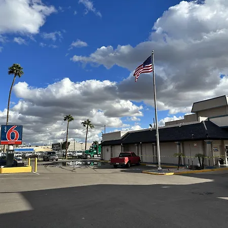 Super 8 By Wyndham Mesa Downtown Near Convention Center-3