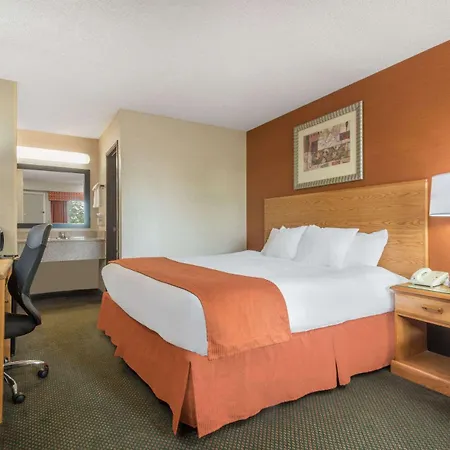 Days Inn By Wyndham Columbus Fairgrounds-3