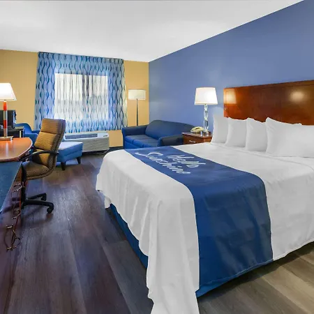 Days Inn By Wyndham Milan Sandusky South-3