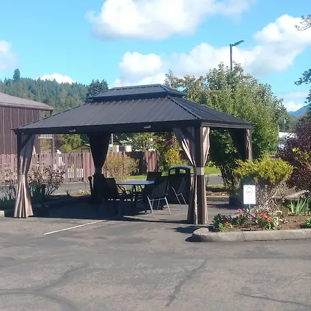 Oakridge Inn & Suites-2