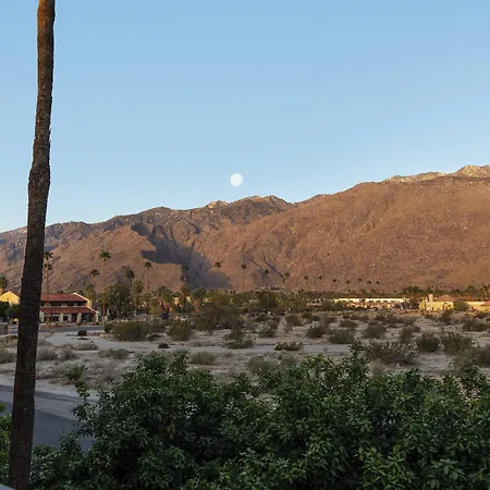 Courtyard By Marriott Palm Springs-2