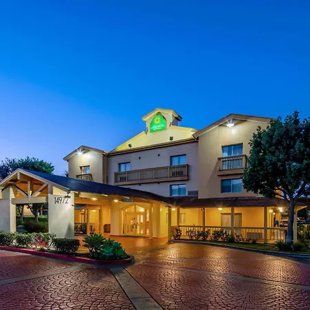 La Quinta Inn & Suites By Wyndham Irvine Spectrum-3