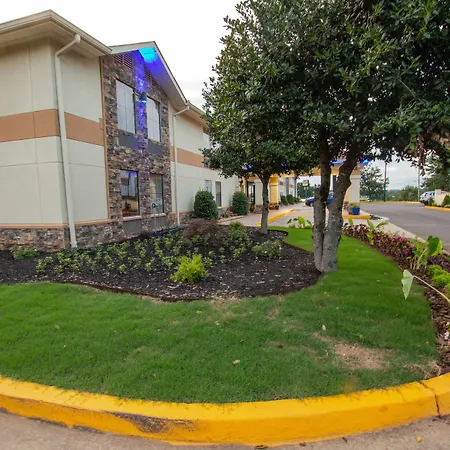 Days Inn & Suites By Wyndham Commerce-3