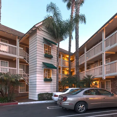 Ramada By Wyndham Costa Mesa/Newport Beach-2