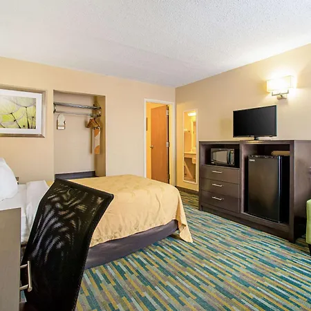Quality Inn Near Six Flags St. Louis-3