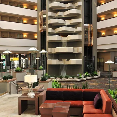 Embassy Suites Des Moines Downtown-3