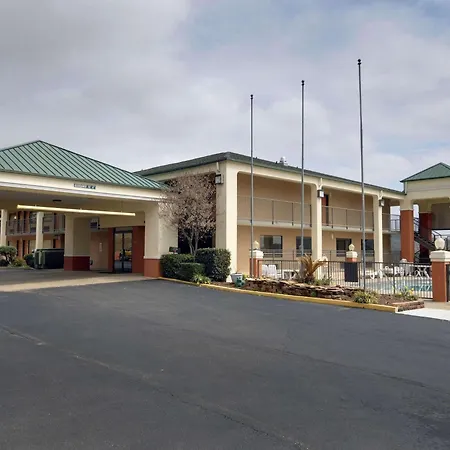 Quality Inn & Suites Clarksville-3