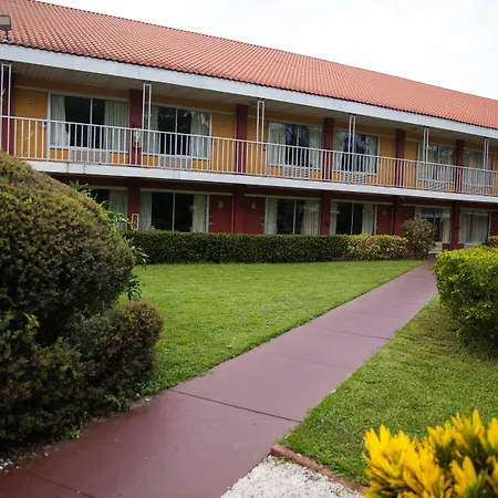 Days Inn By Wyndham Cocoa Cruiseport West At I-95/524-3