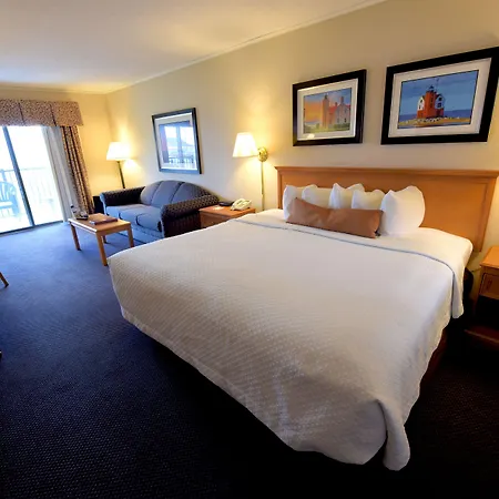 Days Inn By Wyndham Mackinaw City - Lakeview-3