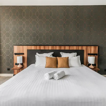 Le Phenix Hotel-2