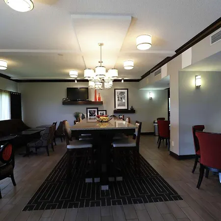 Hampton Inn Dyersburg-2