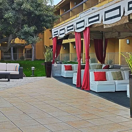 Atrium Hotel Orange County-2
