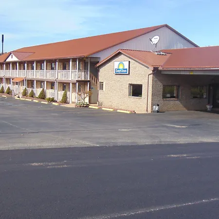 Days Inn By Wyndham Huntington-3