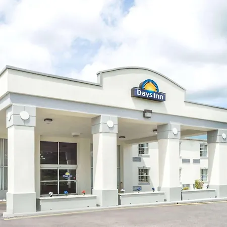 Days Inn By Wyndham Roanoke Hollins Near I-81-2