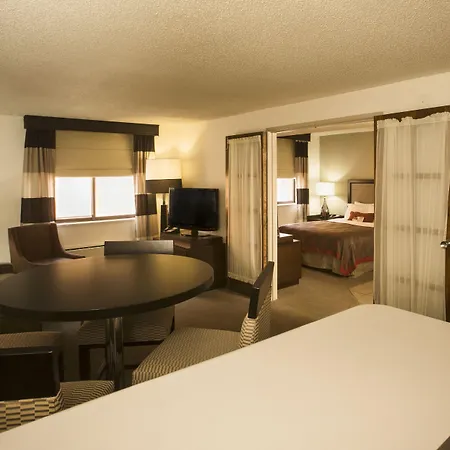 Ramada By Wyndham Marquette-3