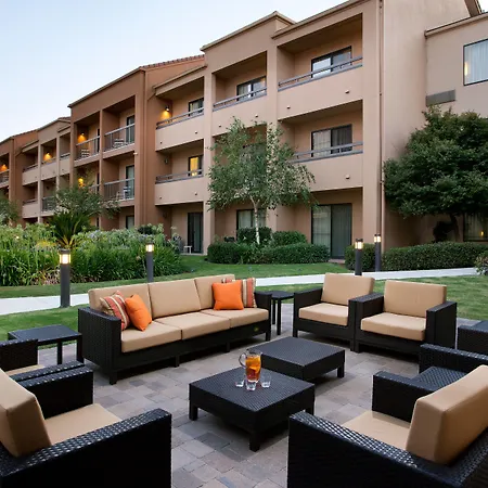 Courtyard By Marriott Bakersfield-2