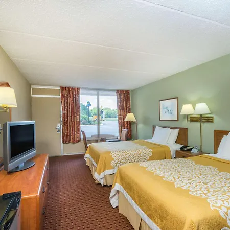 Days Inn By Wyndham Hurricane Mills-3