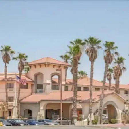 Ramada By Wyndham Barstow-3