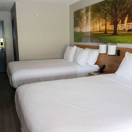 Days Inn By Wyndham Farmville-3