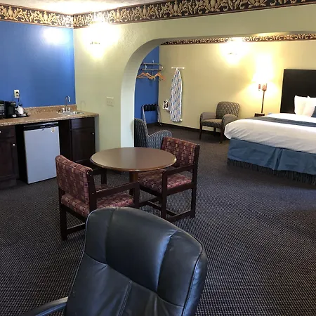 Days Inn & Suites By Wyndham Youngstown / Girard Ohio-3
