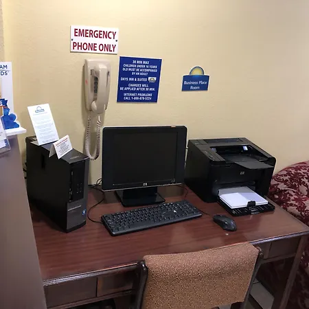 Days Inn & Suites By Wyndham Youngstown / Girard Ohio-2