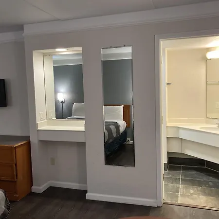 Budget Host Inn- Medical Center-3