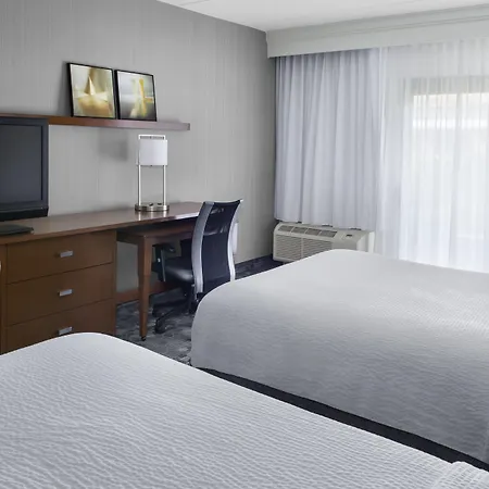 Courtyard By Marriott Rye-3