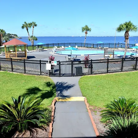 Quality Inn & Suites Gulf Breeze Bayside Near Pensacola Beach-3