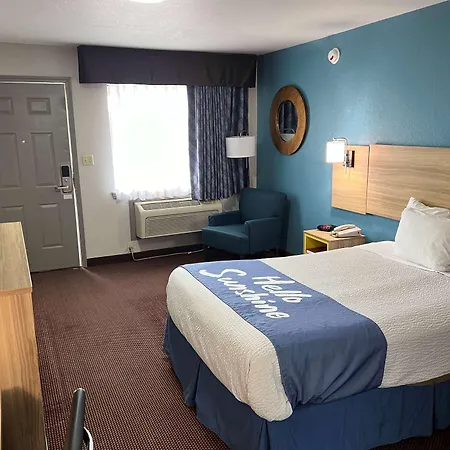 Days Inn By Wyndham Pratt-3