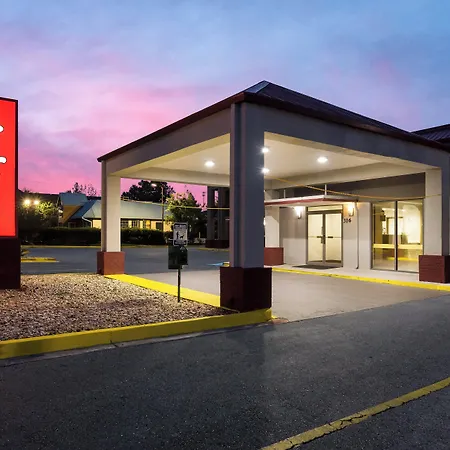 Red Roof Inn & Suites Statesboro - University-2