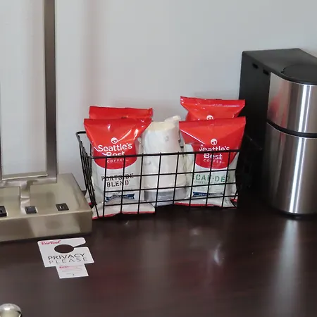 Red Roof Inn Plus & Suites Erie-3