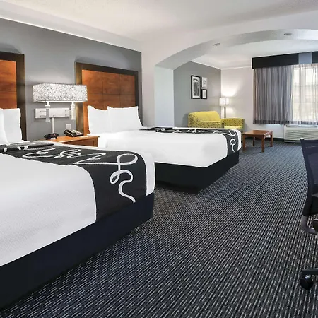 La Quinta Inn & Suites By Wyndham San Antonio Riverwalk-3
