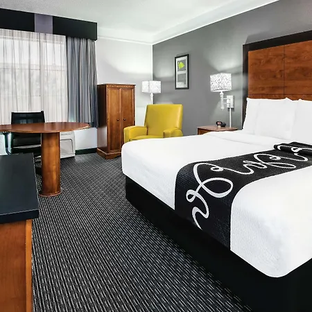 La Quinta Inn & Suites By Wyndham San Antonio Riverwalk-2