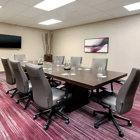 Courtyard By Marriott Savannah Midtown-3