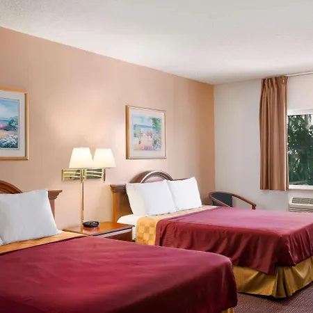 Travelodge By Wyndham Bakersfield-3