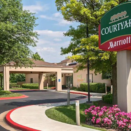 Courtyard By Marriott Rockville-3