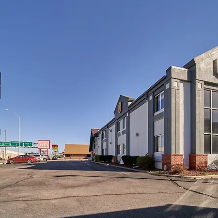 Super 8 By Wyndham Wichita Airport West Kellogg-3