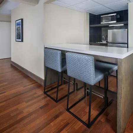 Doubletree By Hilton Manhattan, Ks-3