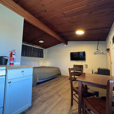 The Pioneer Motel-2