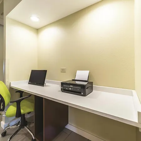 La Quinta By Wyndham Collinsville - St. Louis-2