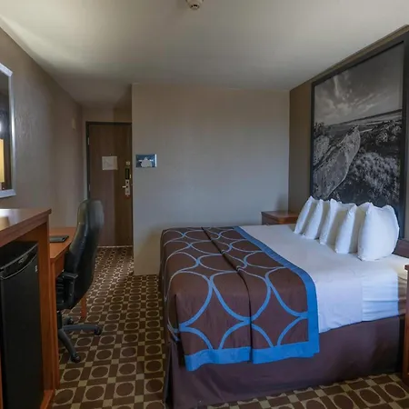 Super 8 By Wyndham Miles City-2