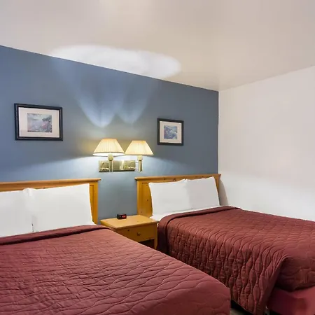 Rodeway Inn & Suites Sidney Historic Downtown I-80-3