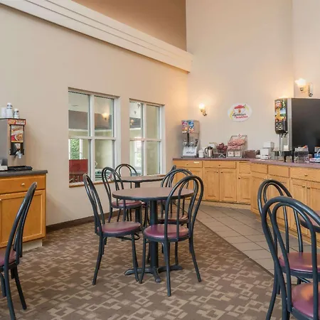 Super 8 By Wyndham Menomonie Wi-2