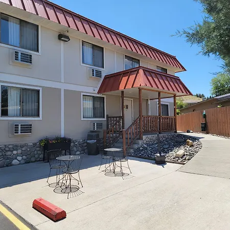 Super 8 By Wyndham Cody-3