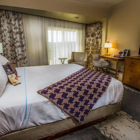Lodge Of Four Seasons Golf Resort, Marina & Spa-2