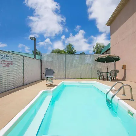 Howard Johnson By Wyndham Beckley-3